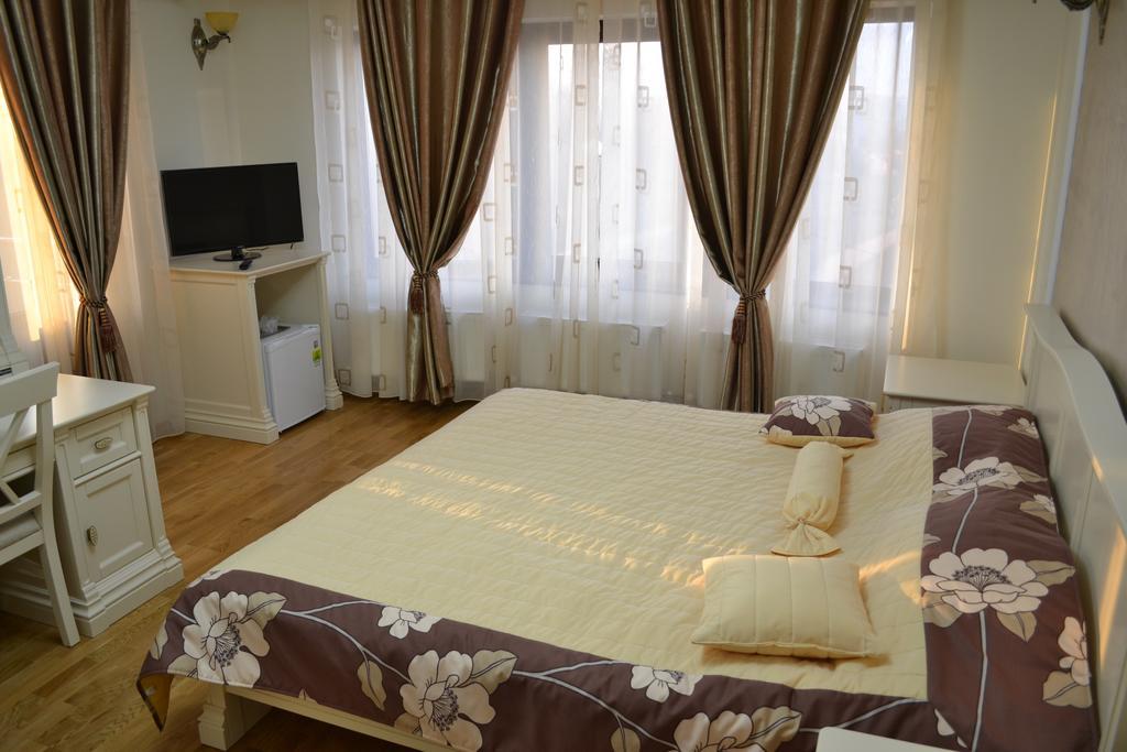 Pensiunea Codrii Mamului Lungesti Esterno foto
